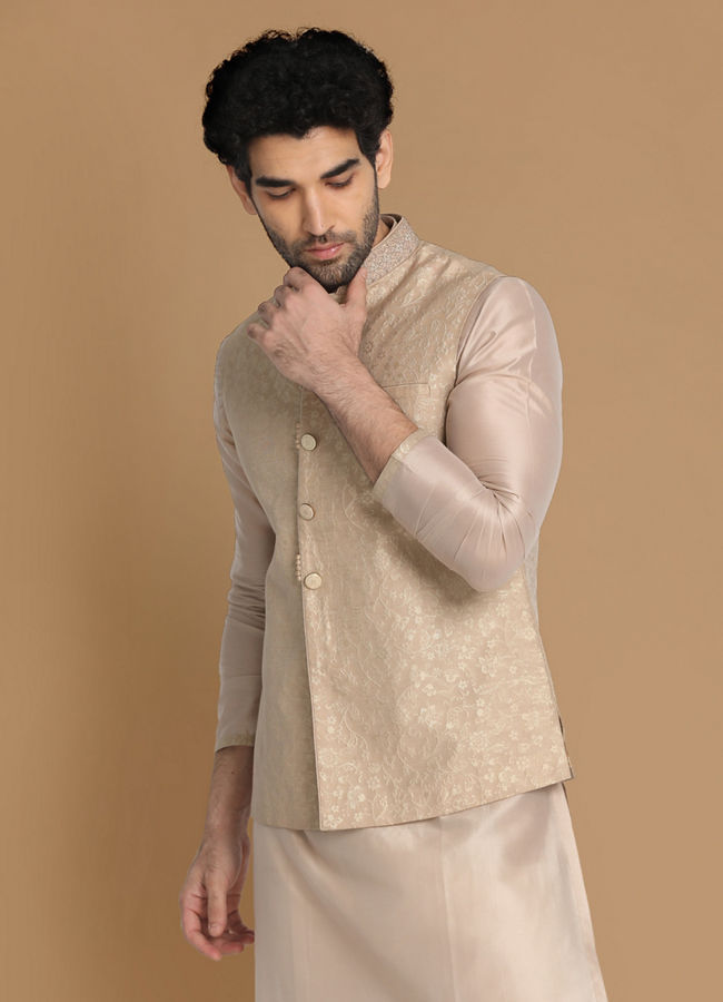 alt message - Manyavar Men Floral Patterned Cream Kurta Jacket Set image number 0